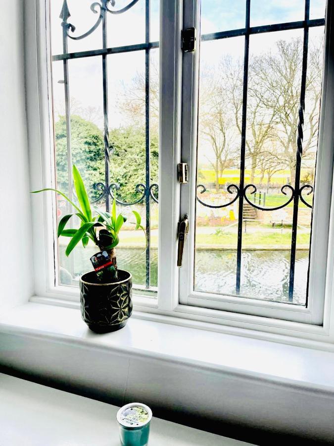 Amazing Location - City Of London- 2 Bedroom Stunning Canal View House With Private Garden,Parking & Balcony Exteriör bild